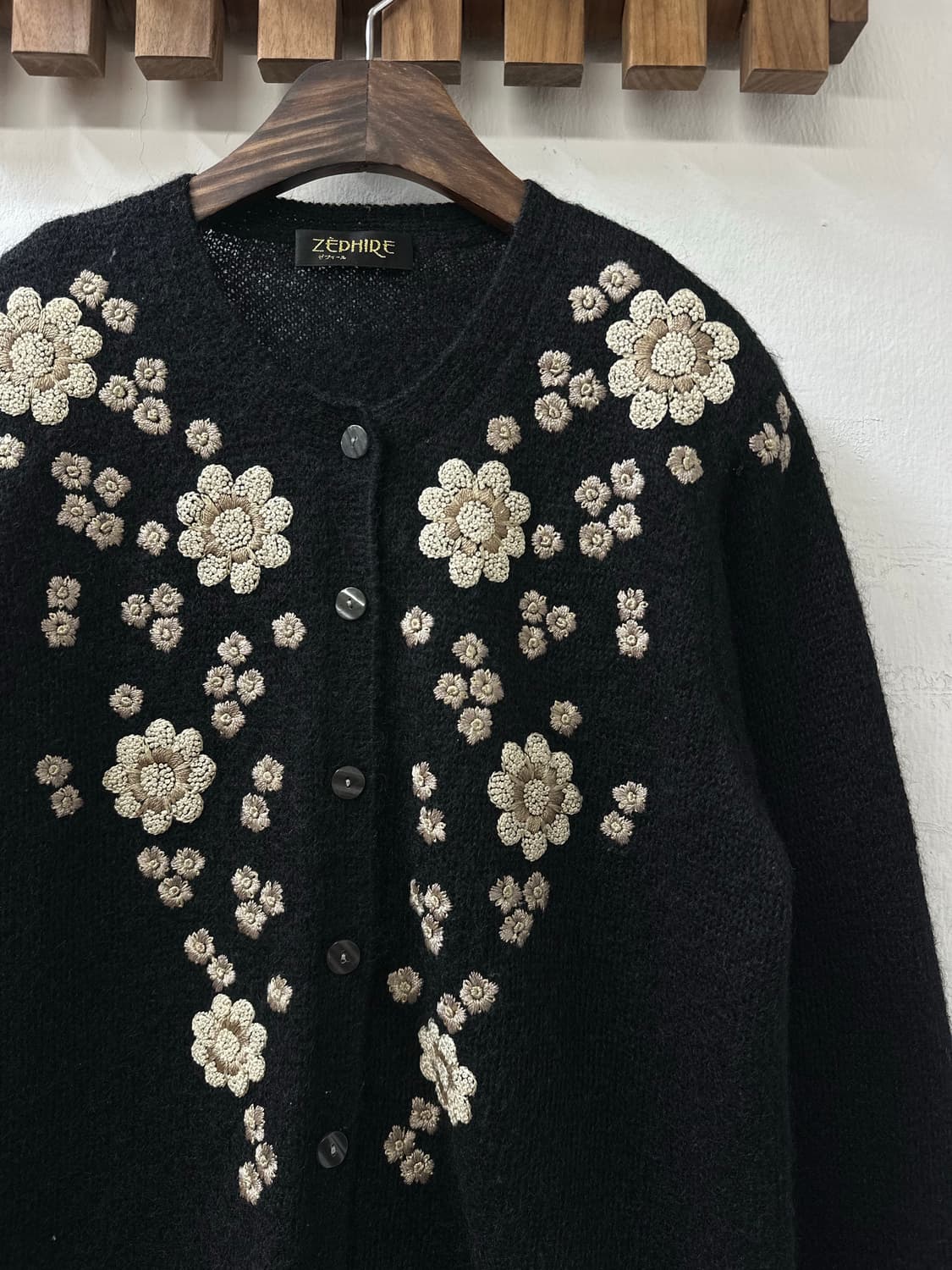 일본빈티지 플라워 자수 블랙 울 니트 스웨터 가디건 상품이미지2