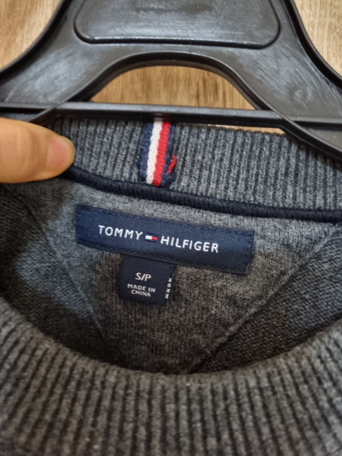 타미힐피거 뽀글이 빅로고 니트 상품이미지2