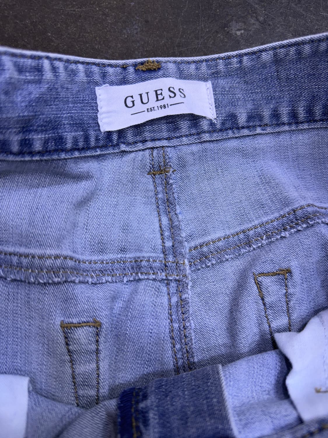 게스 빈티지 데미지 라이트 워싱 스트레이트핏 데님팬츠 33 상품이미지8