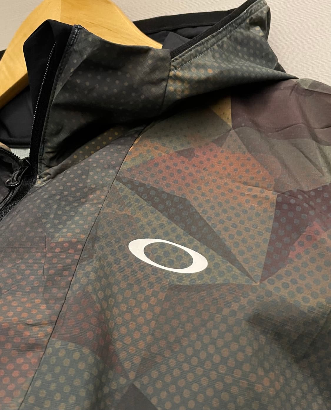 (S~M)OAKLEY 오클리 카모플라주 폴리 경량 바람막이 러닝 상품이미지3