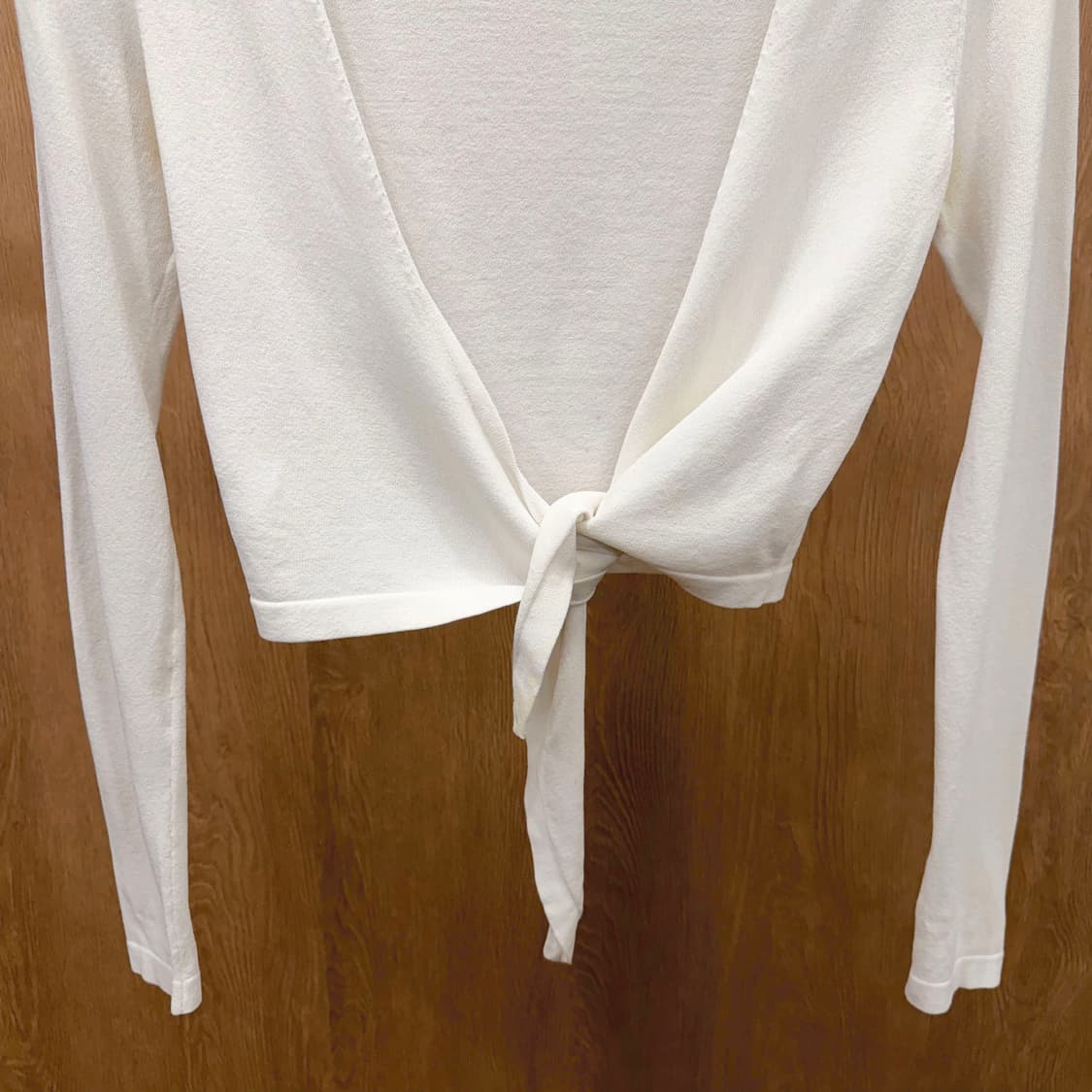 돌체앤가바나 랩 니트 가디건 긴팔 크롭 로고 프린팅 디테일 화이트 상품이미지5