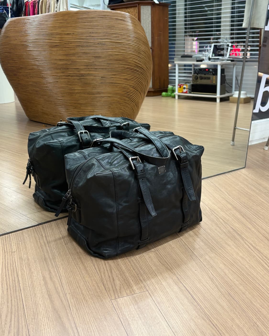 돌체 앤 가바나 블랙 레더 보스턴백 상품이미지1