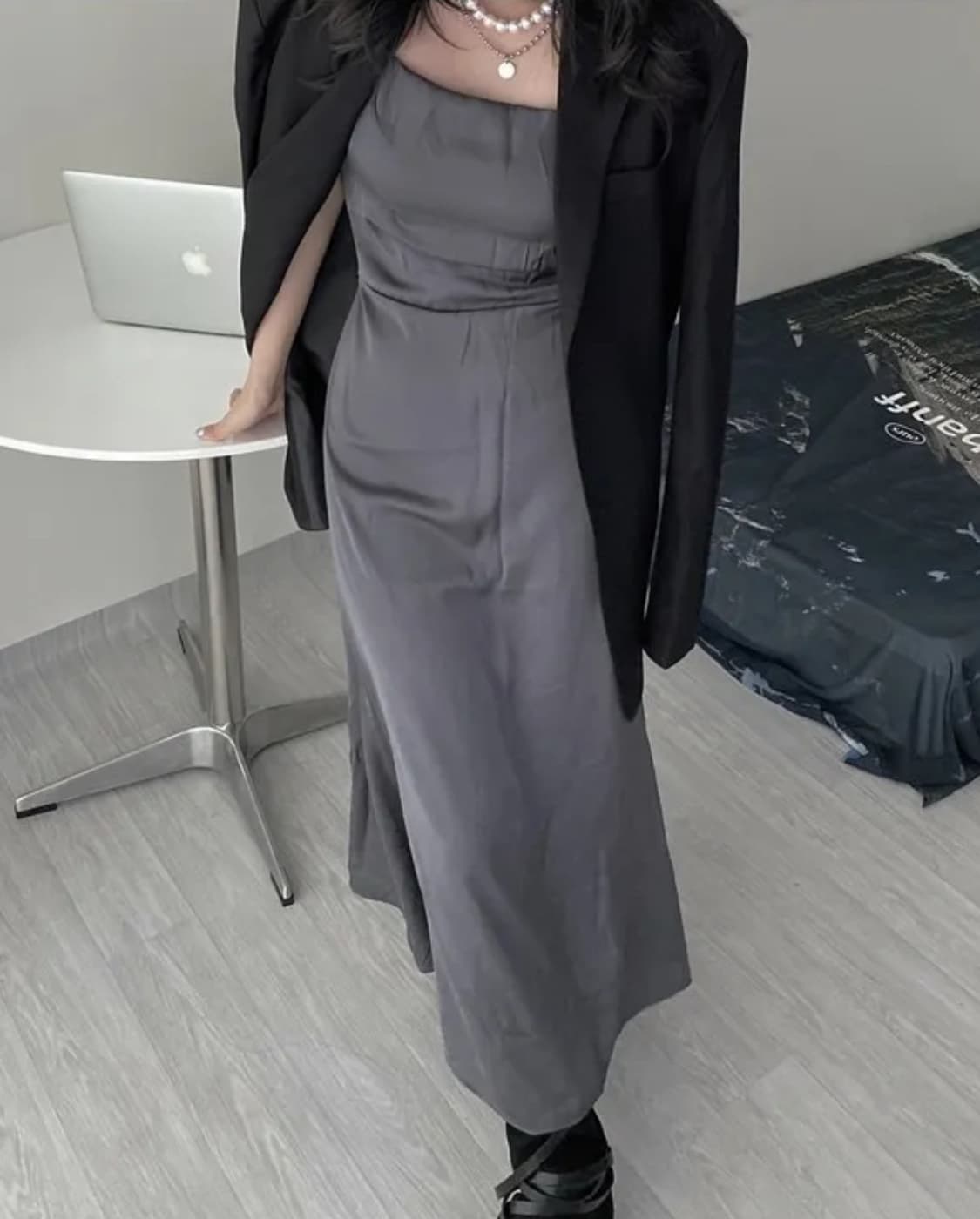 세틴 그레이 백트임 슬리브 원피스 상품이미지3