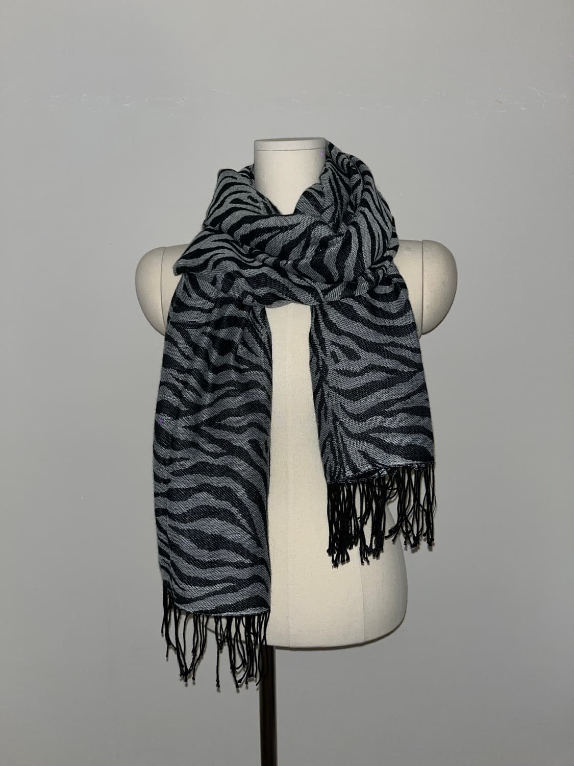 Zebra Black and White Scarf 상품이미지2