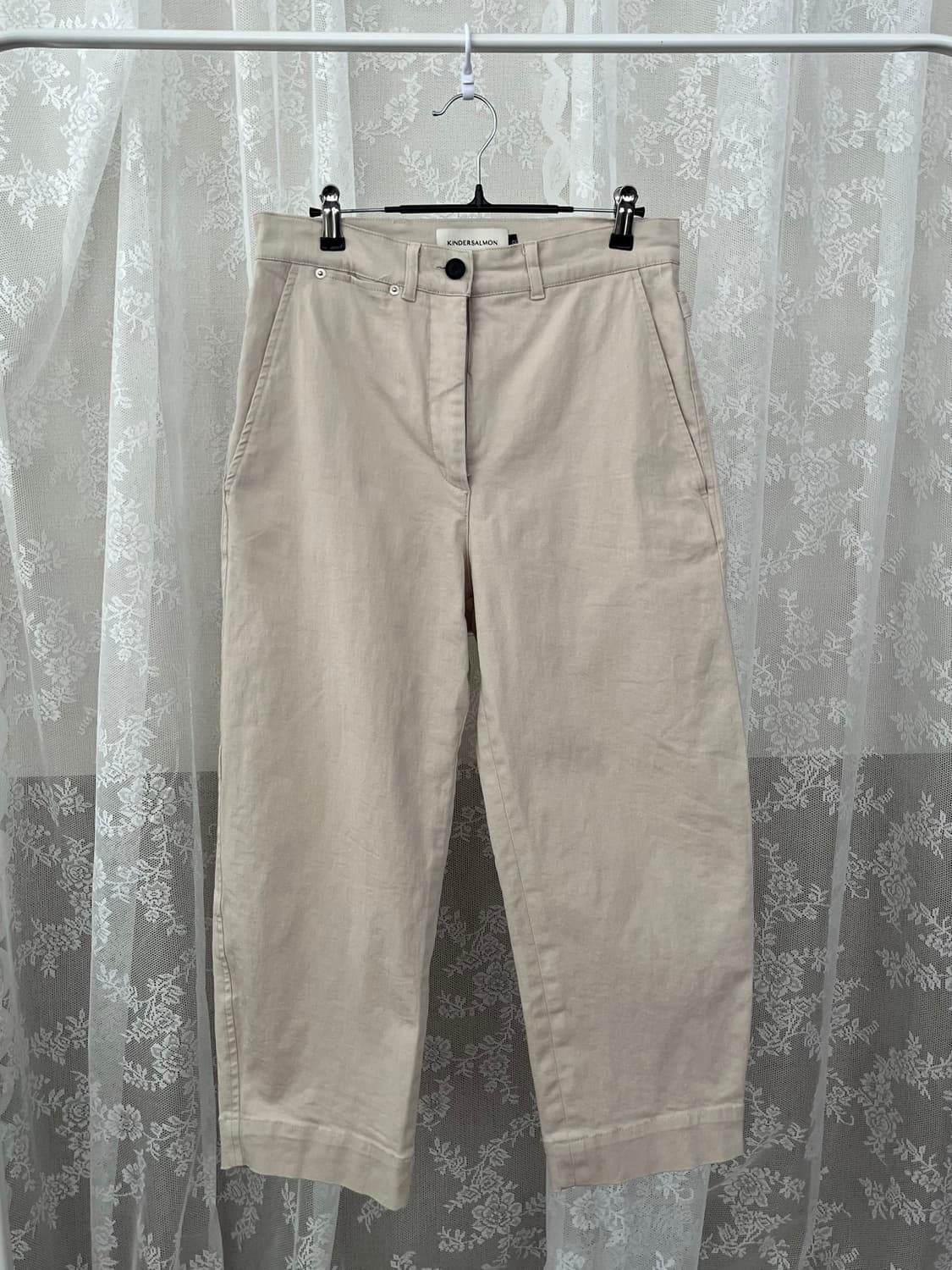 M) 킨더살몬 커브드 코튼 팬츠 베이지 상품이미지1