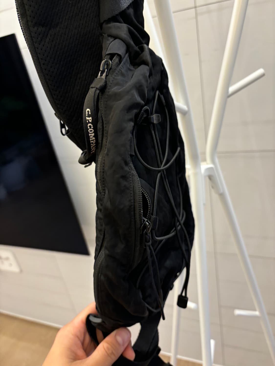 cp company 씨지컴퍼니나일론 B 크로스바디 렌즈 크로스백 - 블랙 상품이미지4