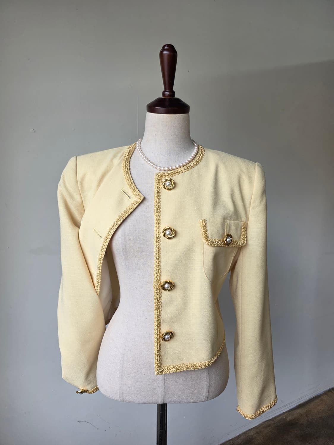 레이스테이핑 금장 진주 버튼 자켓  상품이미지3