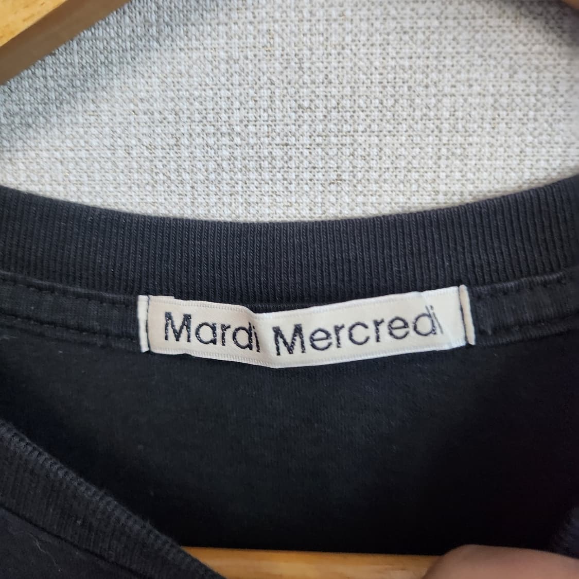 [Free] 마르디 메크르디 플라워 블랙 반팔티 상품이미지3