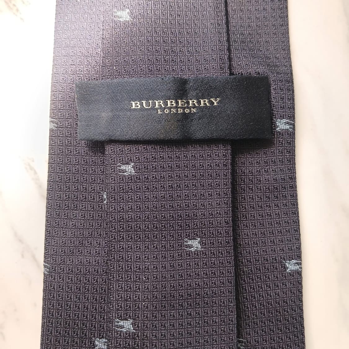 버버리 실크 네이비 기마사 패턴 넥타이 9.5cm A+등급 E890
 상품이미지8