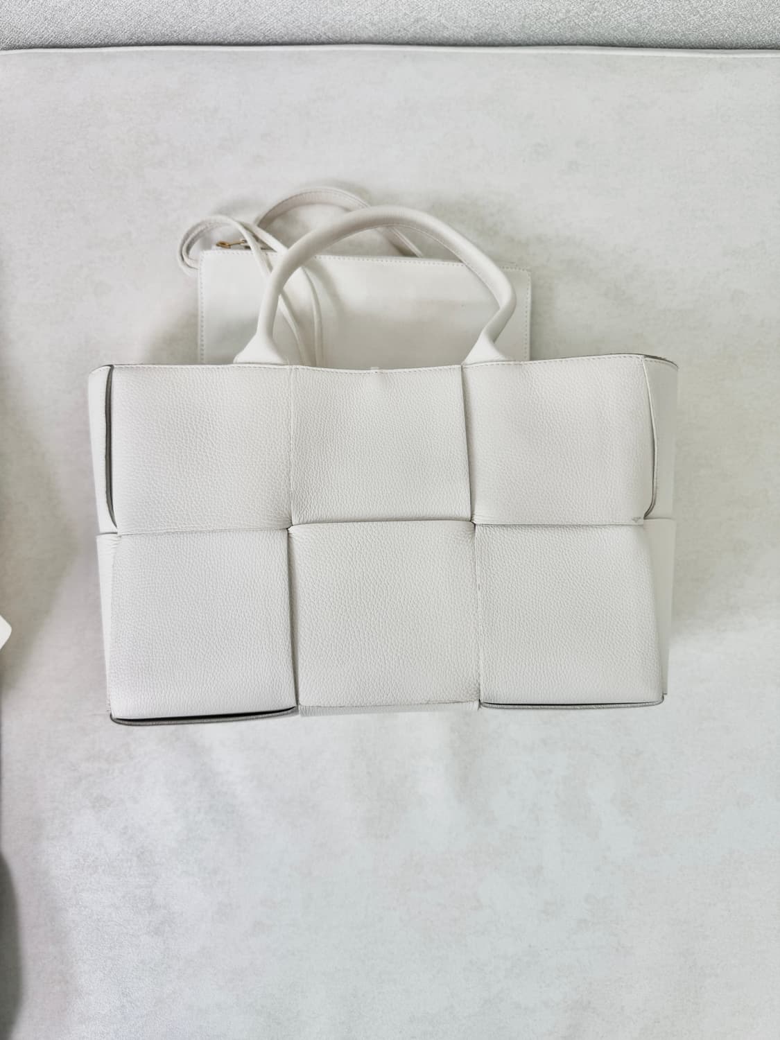 보테가베네타 스몰 아르코 토트백 화이트 상품이미지3