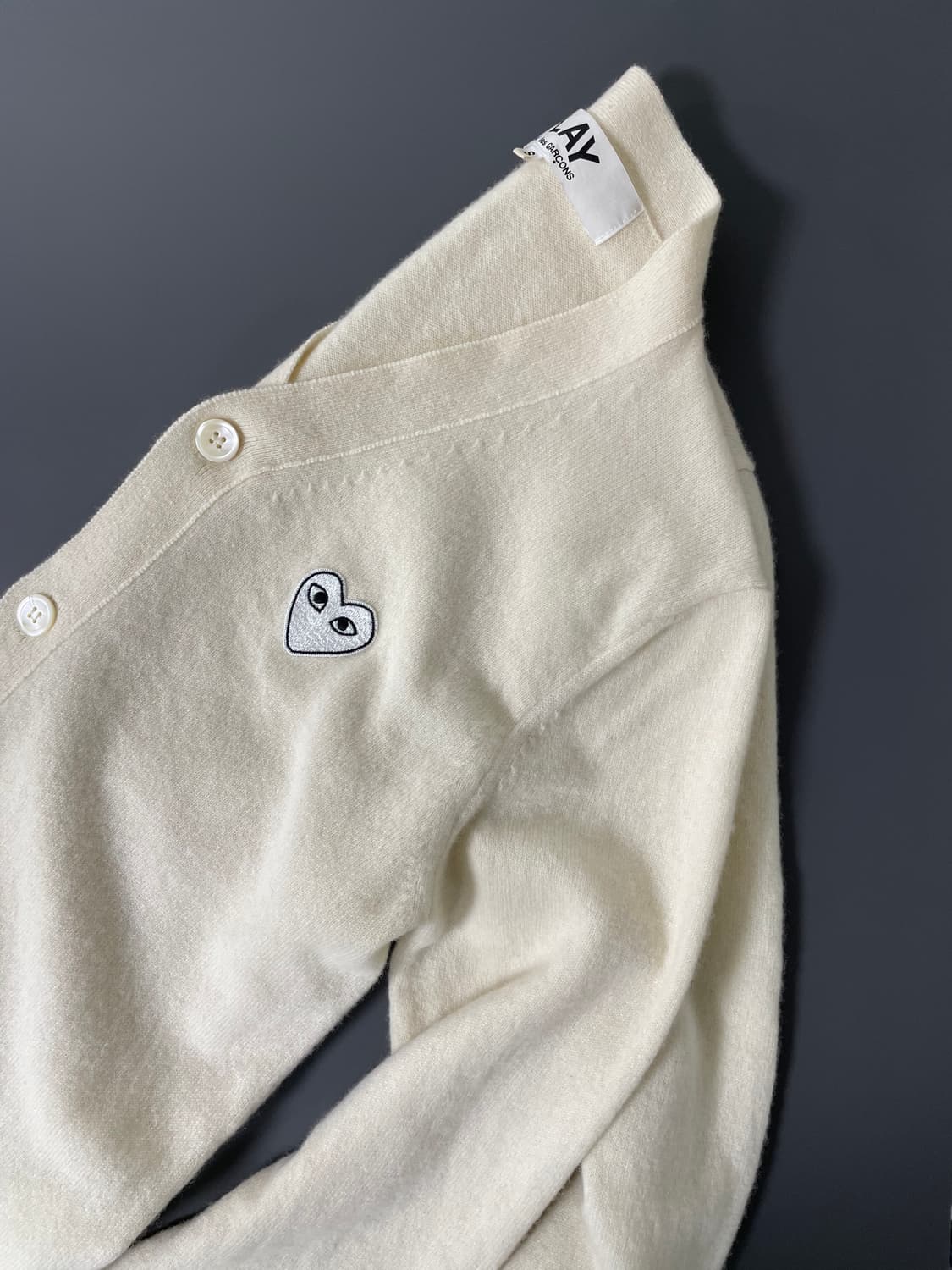 [S] 꼼데가르송 화이트와펜 울 가디건 상품이미지4