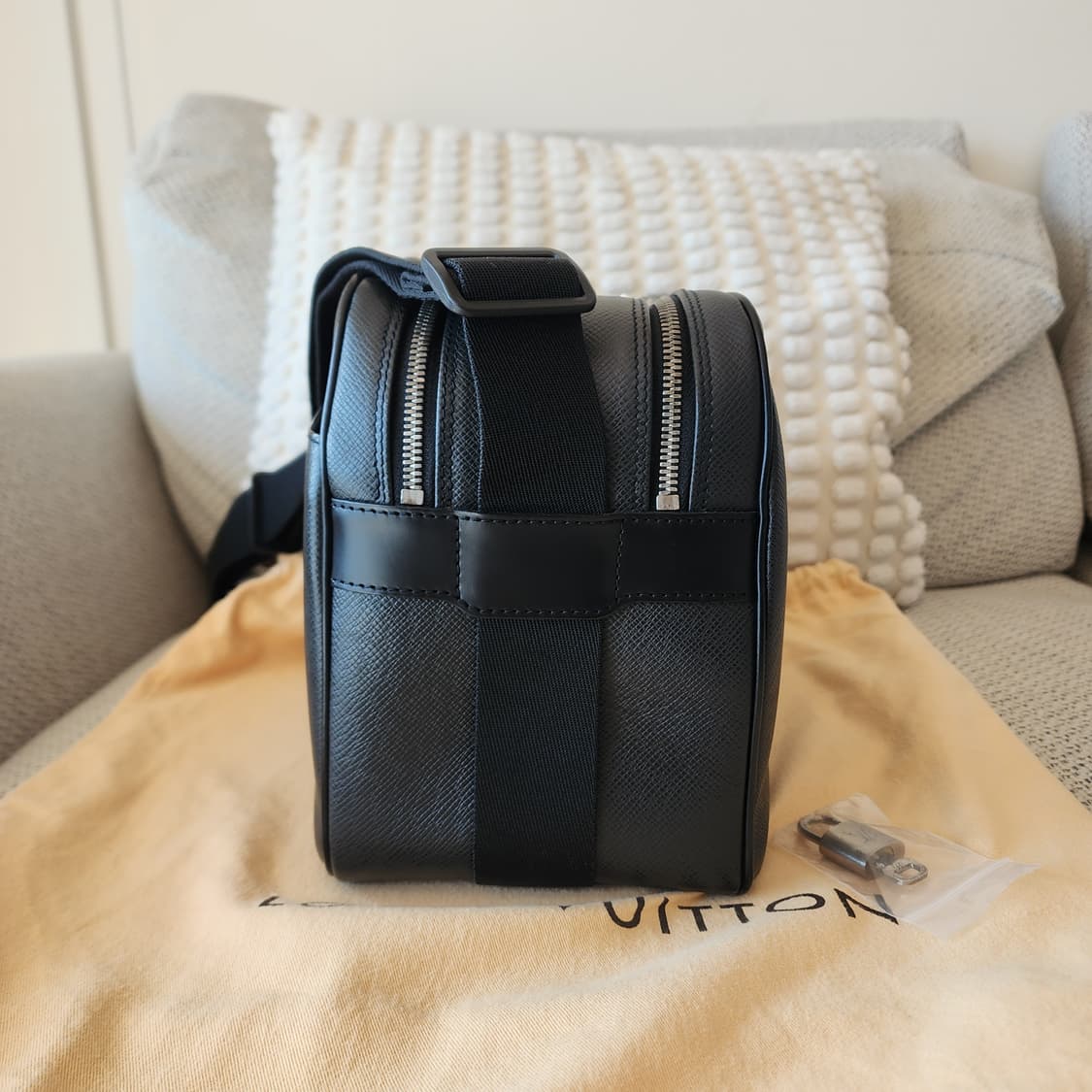 상태최상 루이비통 타이가 리포터 PM 크로스백 숄더백 알드워즈 블랙 상품이미지4