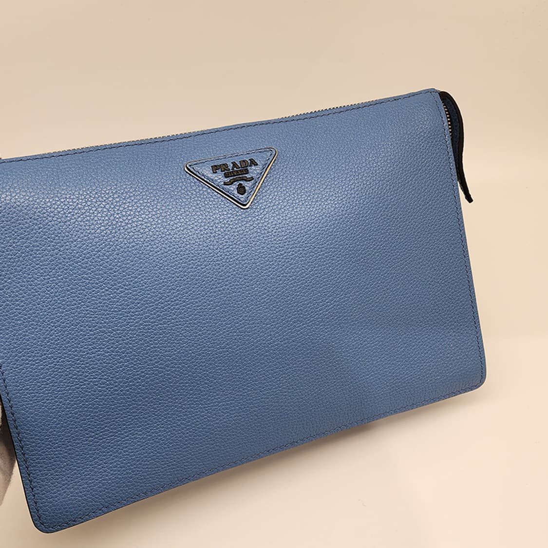 프라다 2VF001 삼각로고 가죽스트랩 클러치 블루 상품이미지5