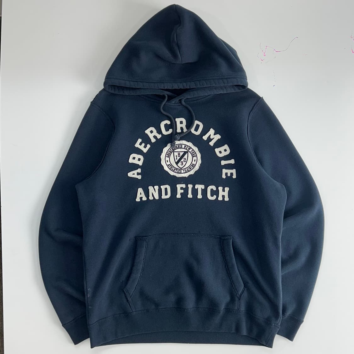 Abercrombie 아베크롬비 스펠아웃로고 네이비 후드티 상품이미지3