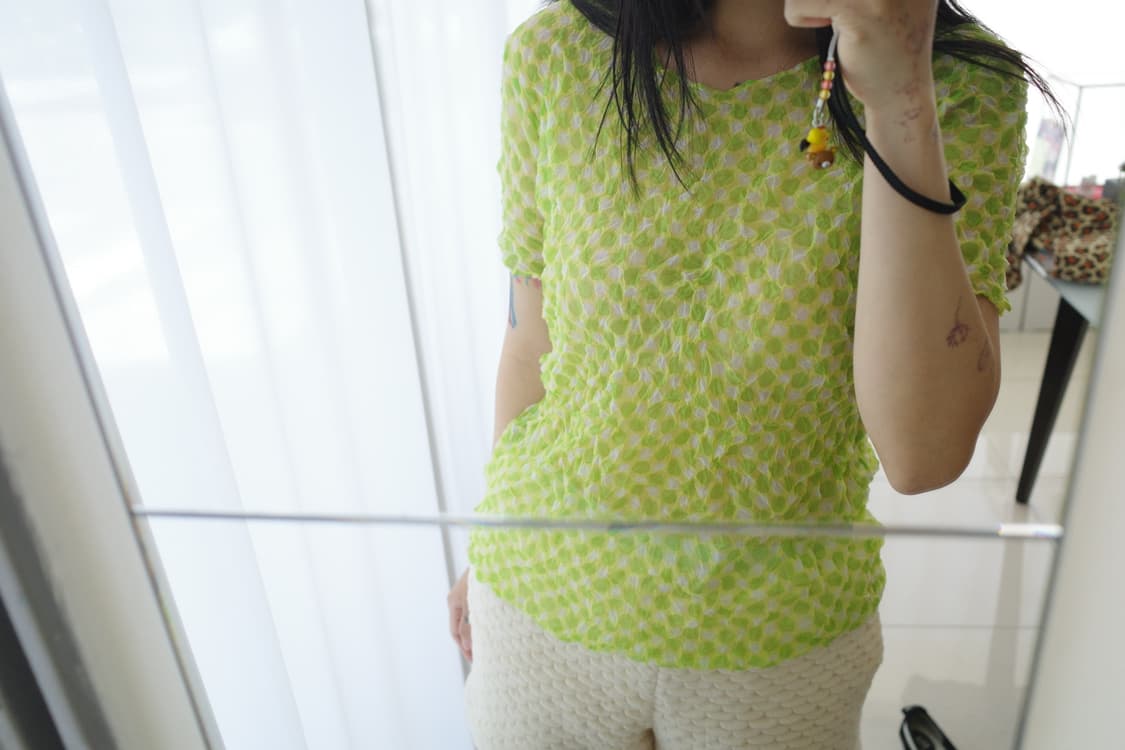 Wrinkled lime green dot top 상품이미지4