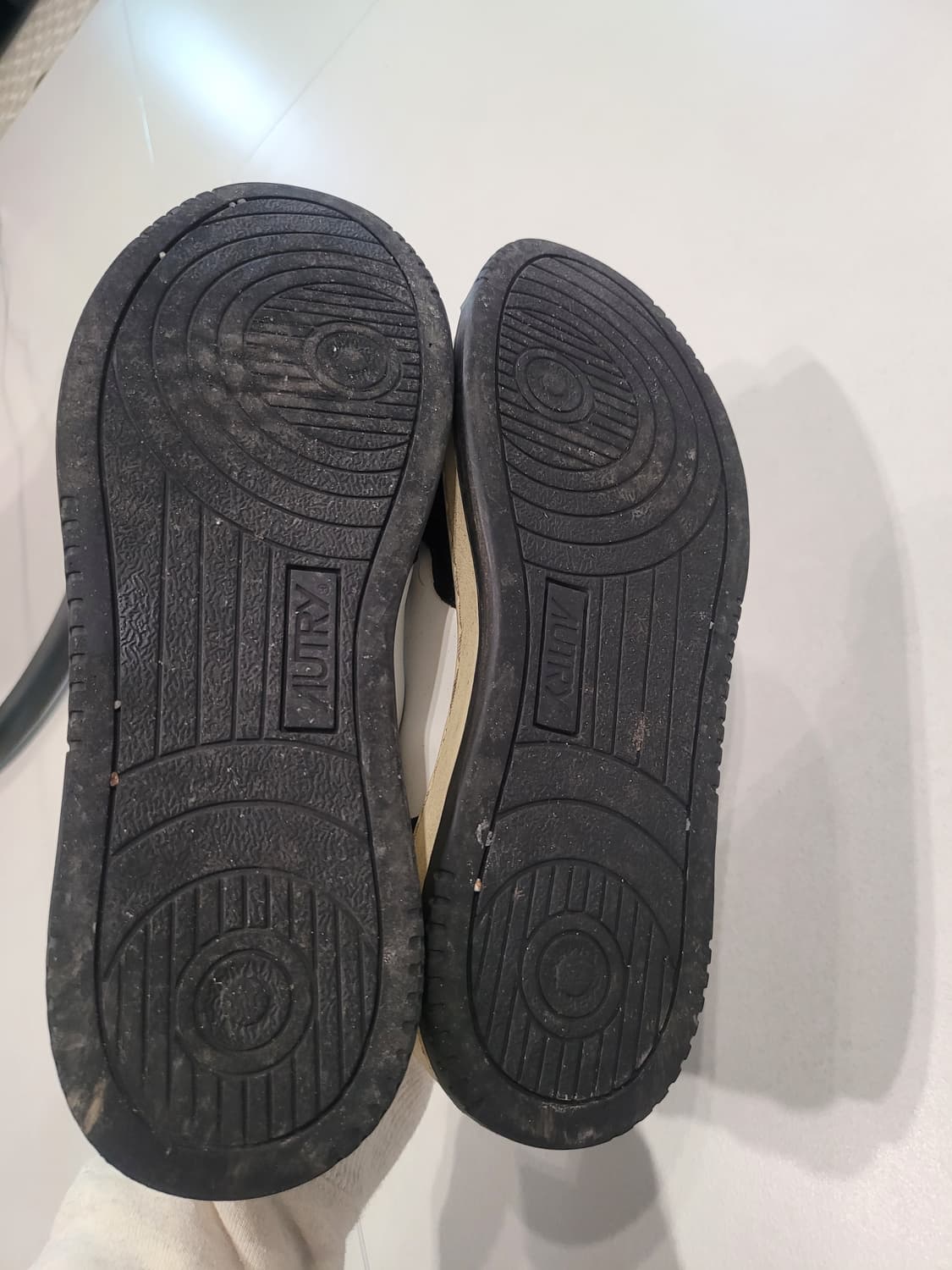 "클래식의 끝판왕" 오트리 메달리스트 범고래 블랙 (43사이즈) 상품이미지9