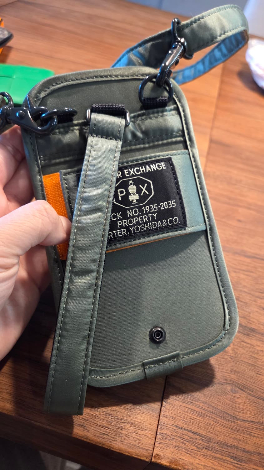 요시다포터 핸드폰백팝니자. 상품이미지3