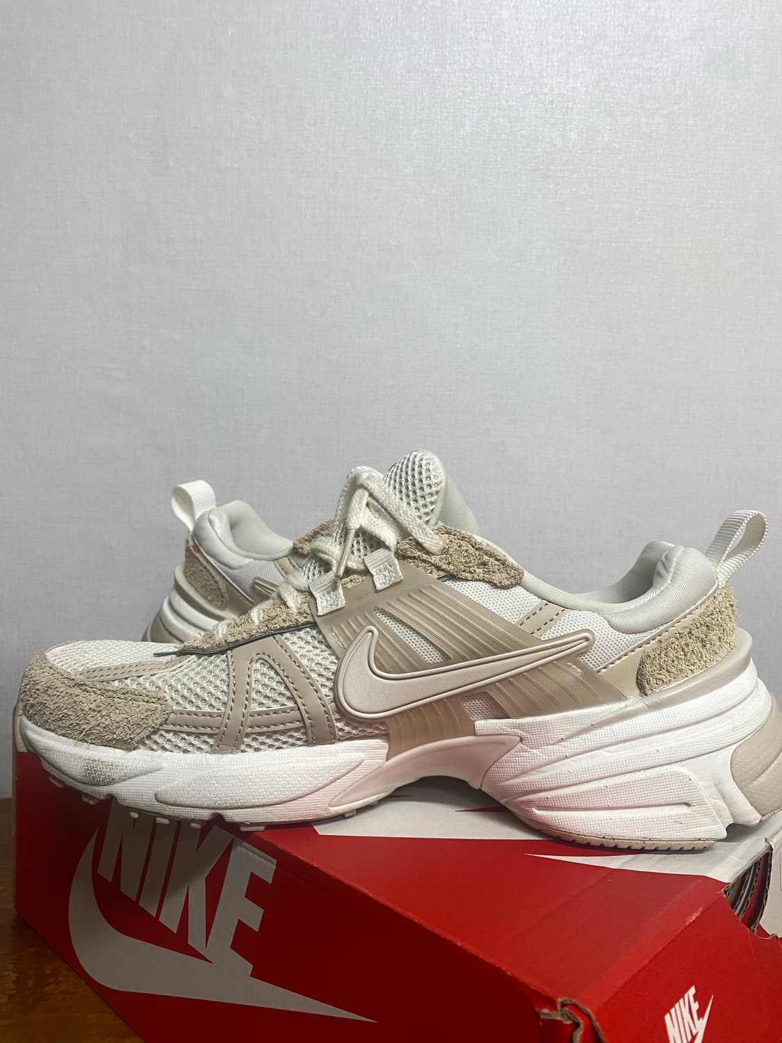 나이키 v2k 베이지색 런 상품이미지2