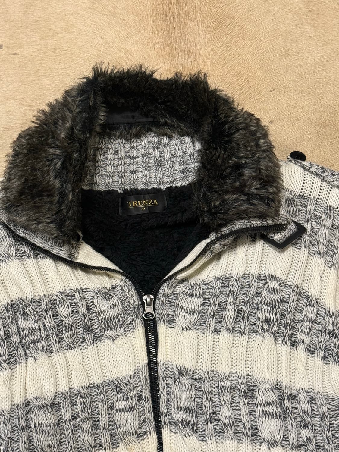 Trenza 퍼트리밍 니트집업 상품이미지2