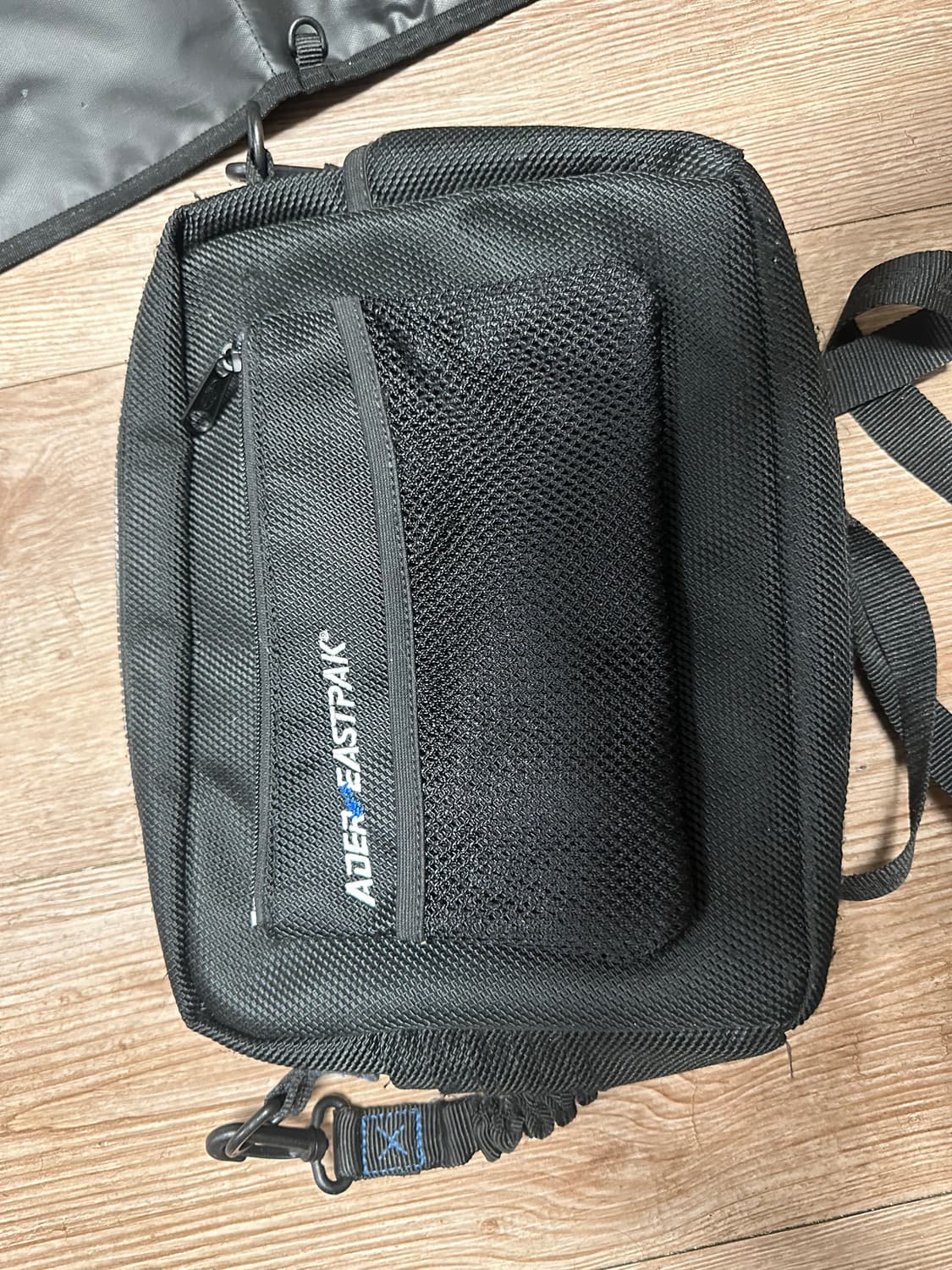 아더에러 X 이스트팩 숄더백 상품이미지6