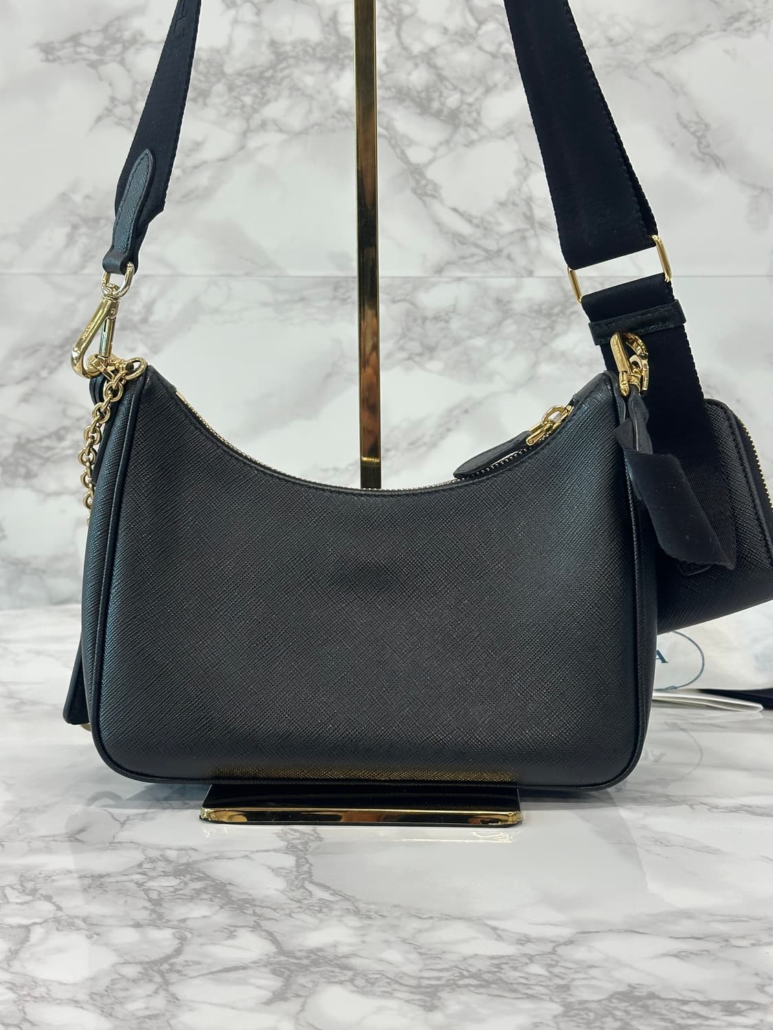 [새상품급/풀구성] 프라다 리에디션 2005 사피아노 레더 숄더백 블랙  상품이미지4