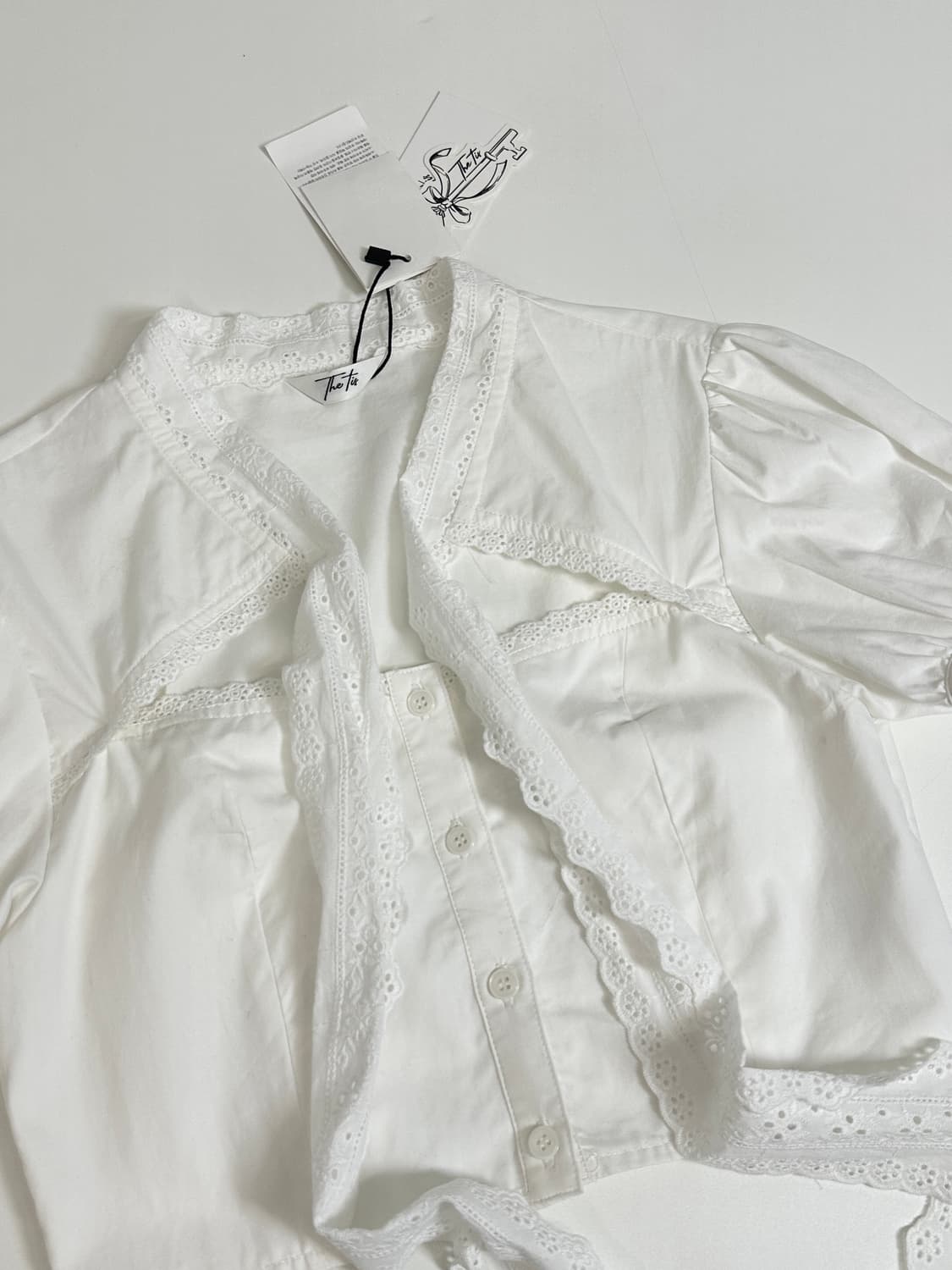 더티스 CREAM TIED LACE BLOUSE 상품이미지2