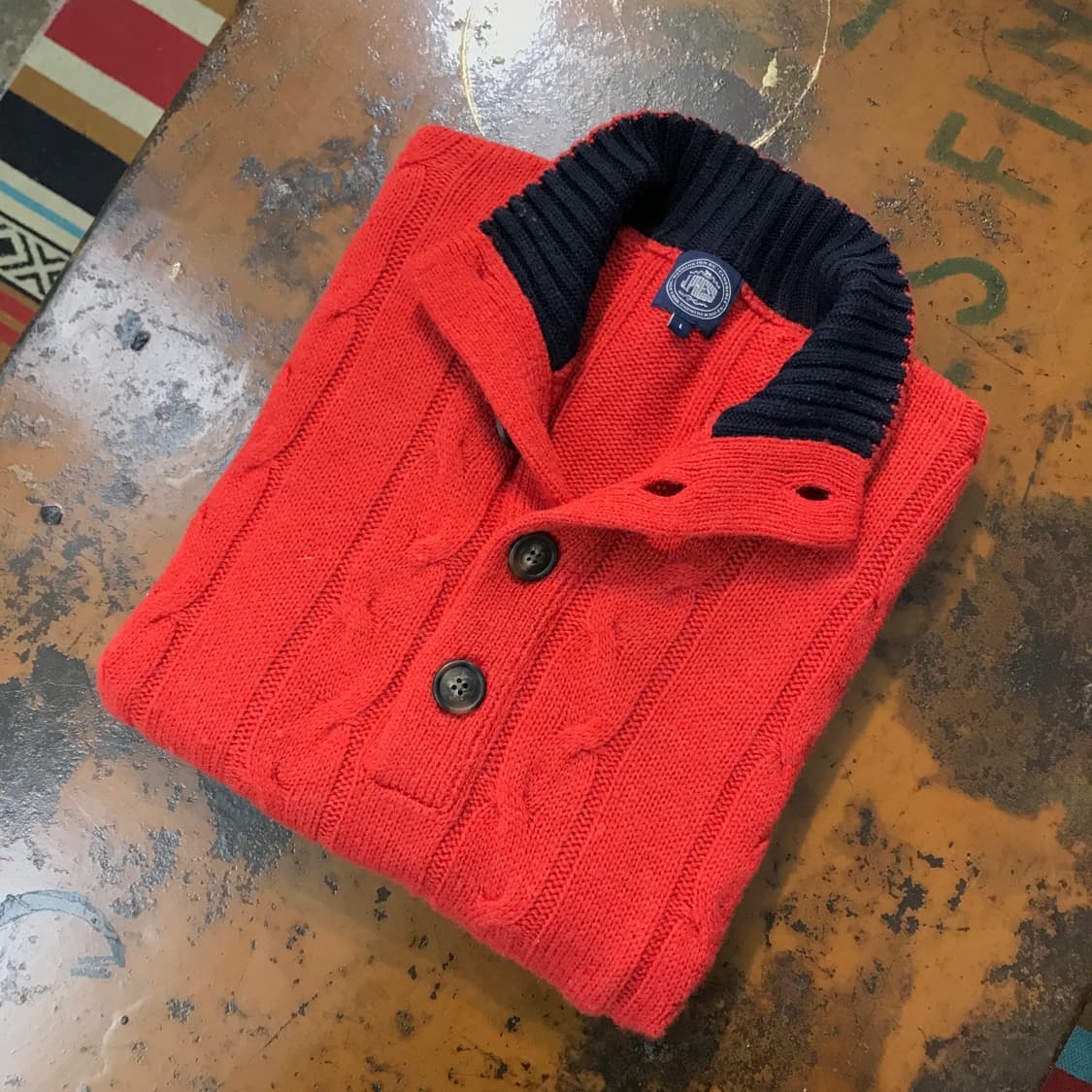 제이프레스 오렌지레드 케이블 버튼 풀오버 스웨터 남성 102 105  상품이미지1