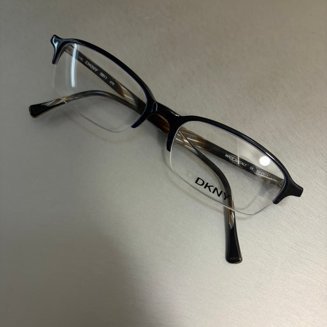 DKNY 6811 470 블랙/데미 마블 하프림 반무테 안경 상품이미지1