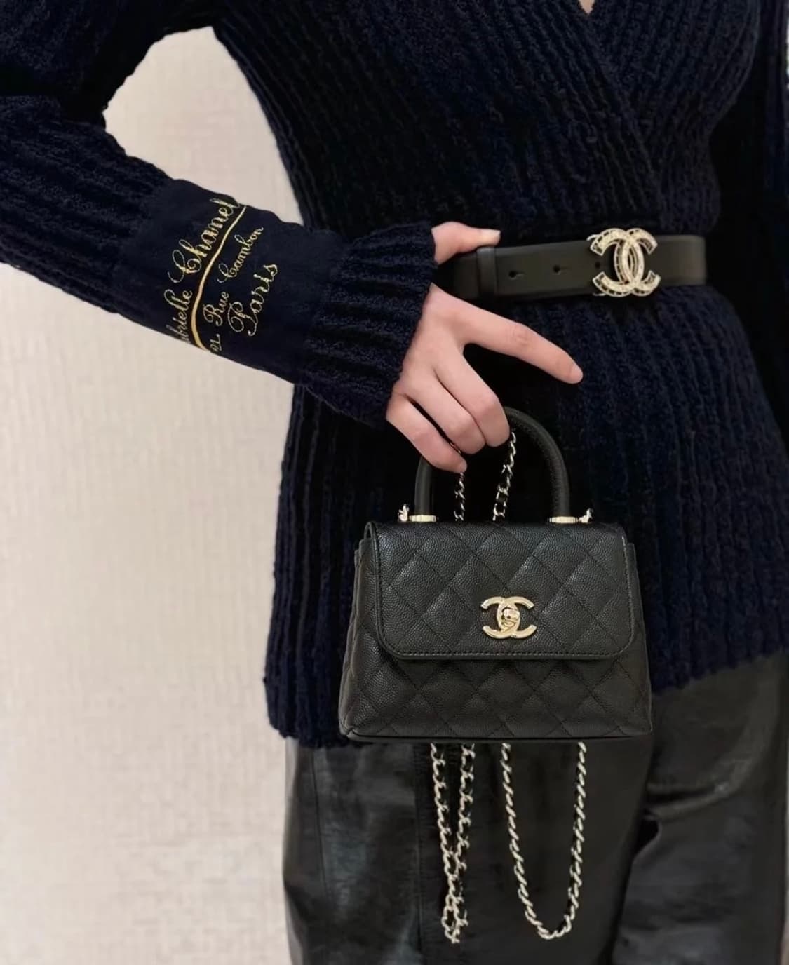 샤넬 코코 탑핸들 캐비어 체인 크로스백 샤넬 메이크업백 VIP 상품이미지3