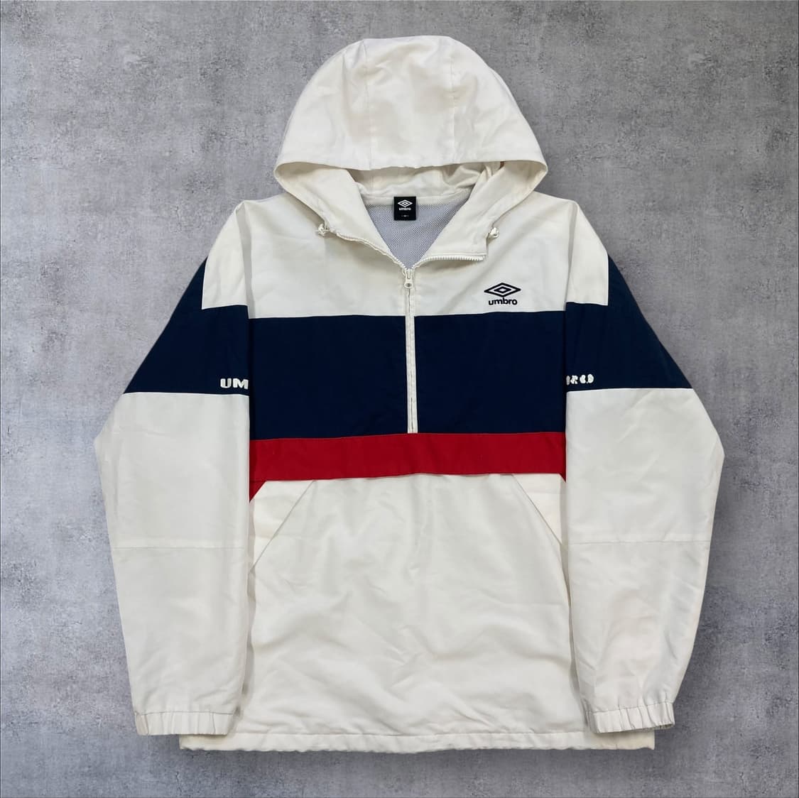 엄브로 스펠아웃 로고 믹스 컬러 바람막이 아노락 상품이미지1