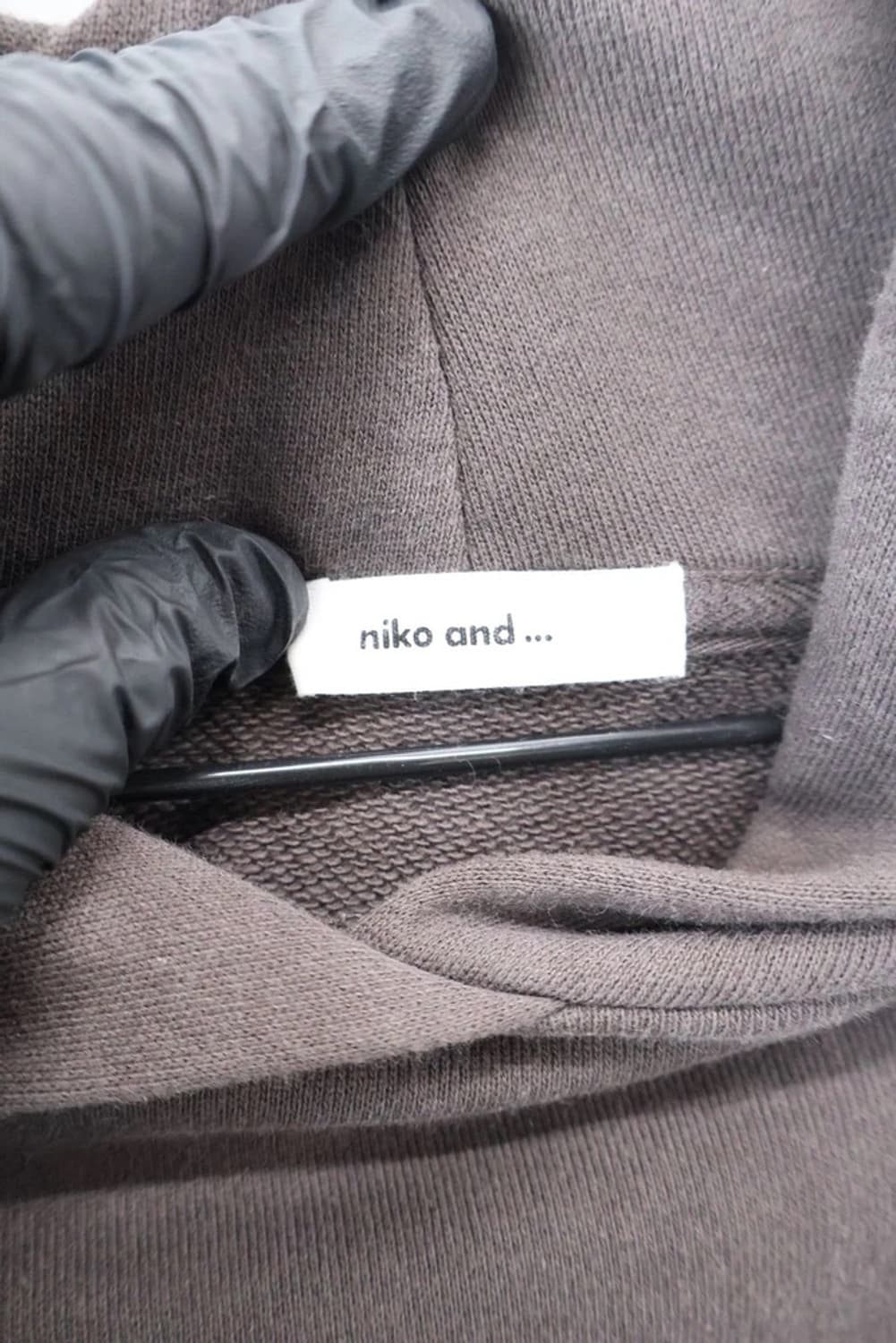 Niko And Brown Minimal Hoodie 상품이미지5