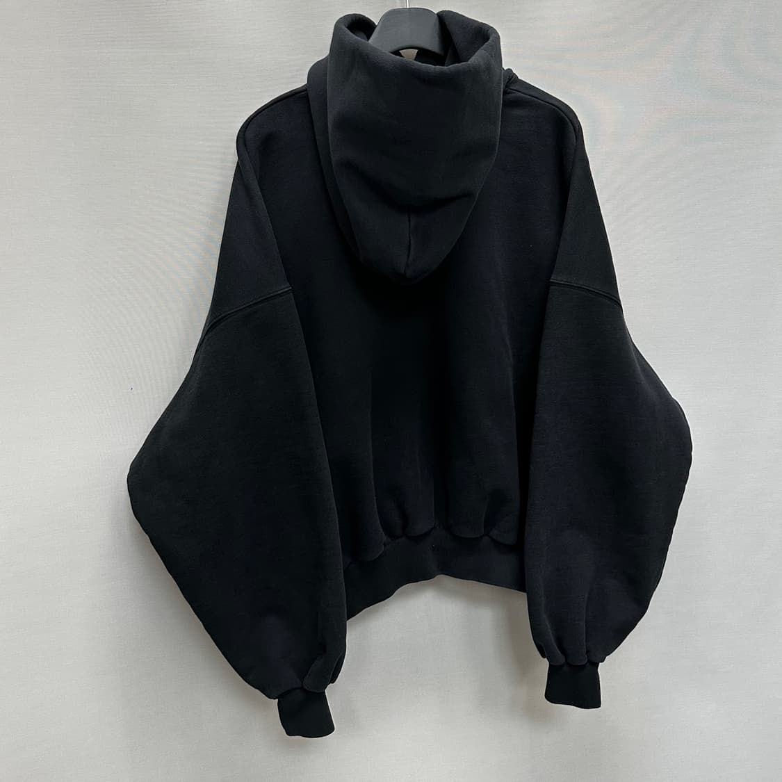 발렌시아가 x 아디다스 라지 후드티(크롭오버핏) 상품이미지6