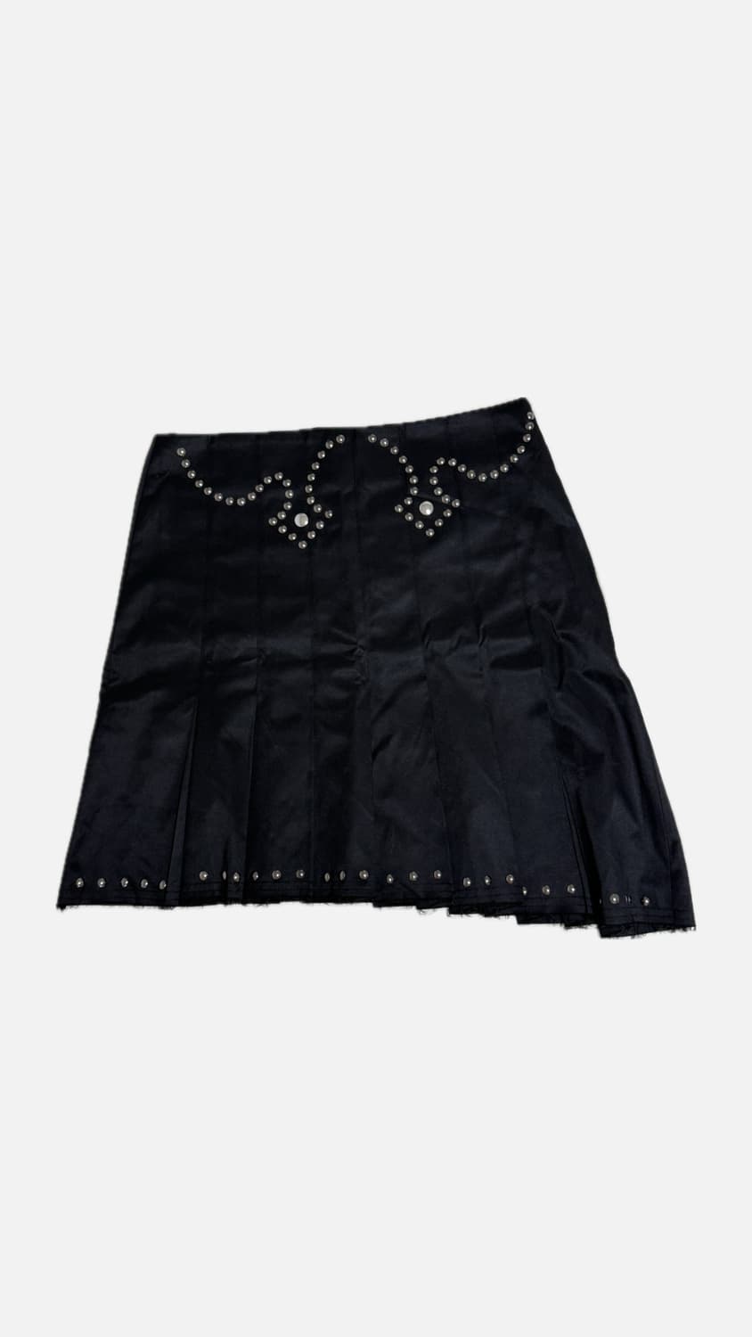 YEEL STUDDED PLEATED MIDI SKIRT BLACK 상품이미지1
