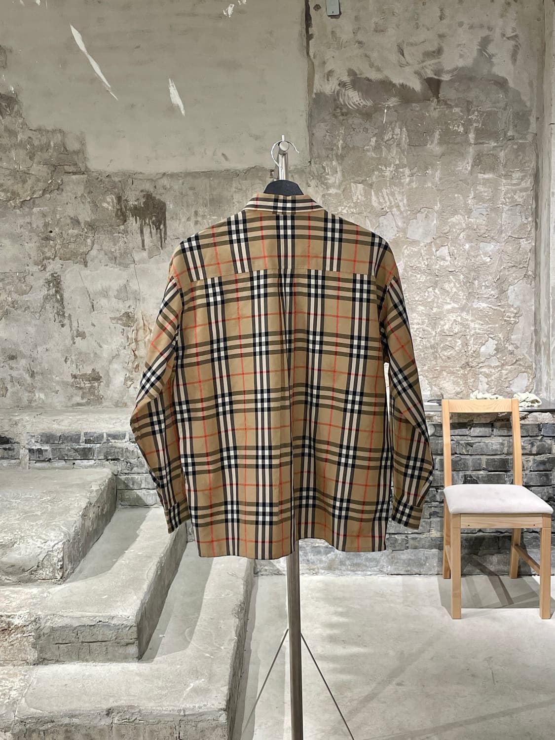 버버리 베이지 싱글 포켓 노바체크 기마로고 코튼 셔츠 상품이미지6