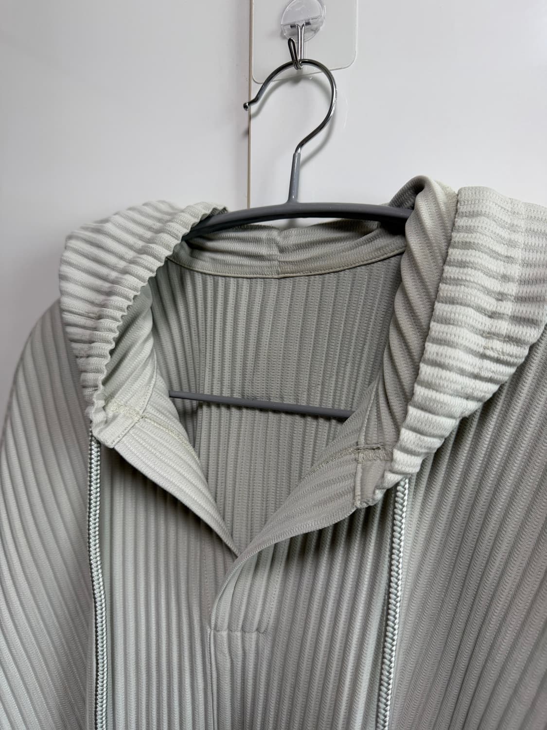 옴므플리세 이세이 미야케 아노락후드 4 라이트그레이 상품이미지3