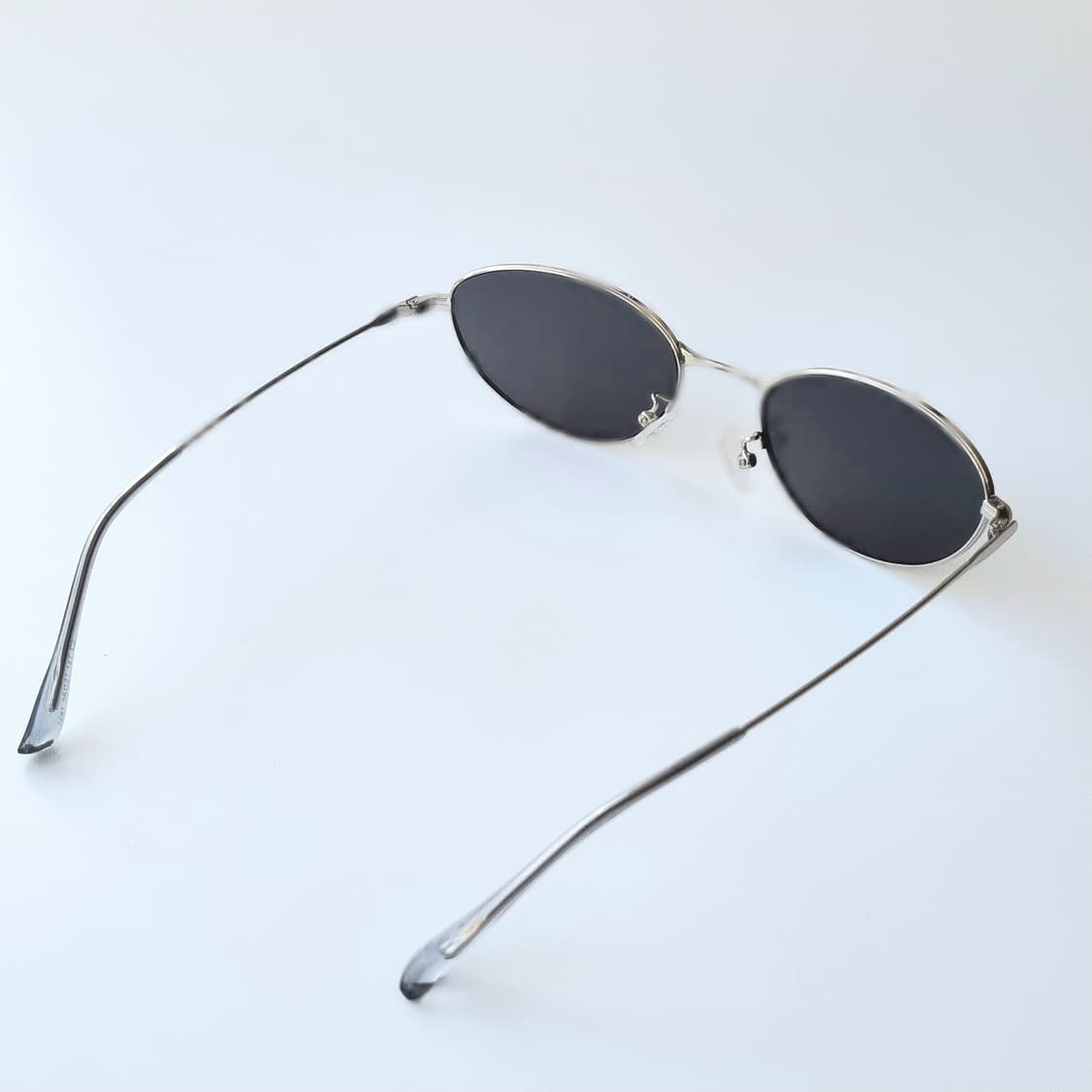 데드스탁 메탈 오벌쉐입 초경량 선글라스 상품이미지4