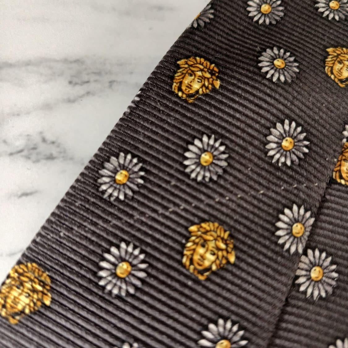 지아니 베르사체 메두사 패턴 넥타이 9.6cm B등급 E869 상품이미지10