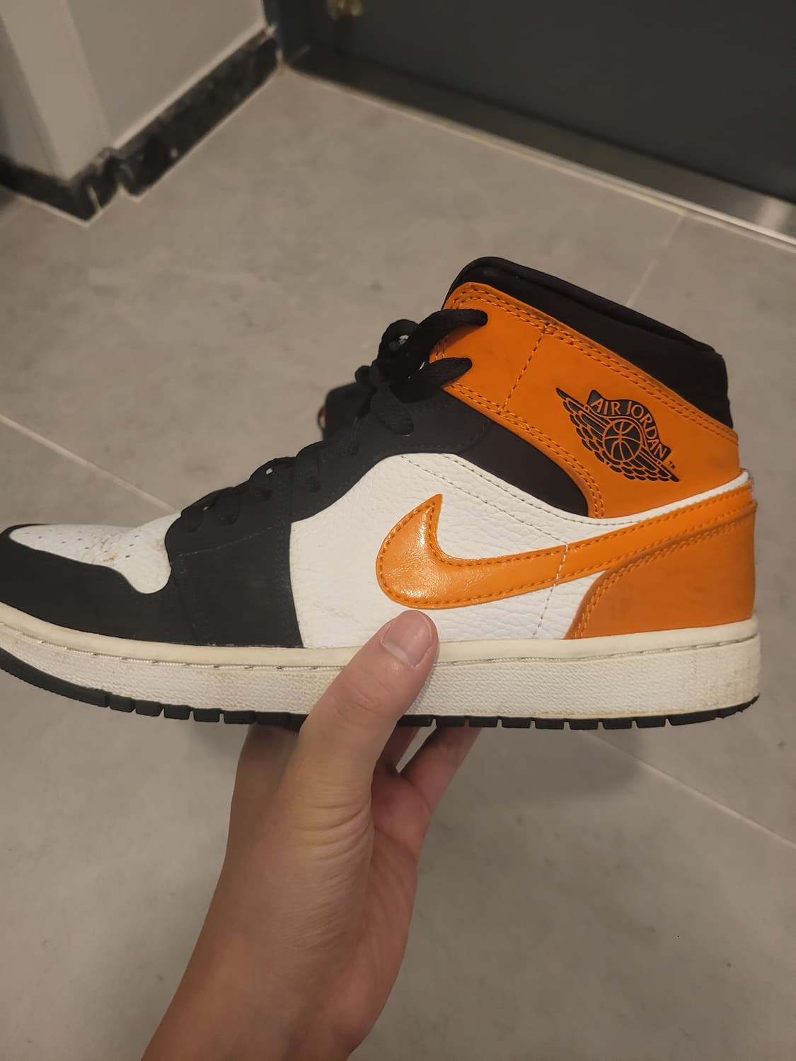 나이키 에어 조던 1 미드 쉐터드백보드 오렌지 265 상품이미지1