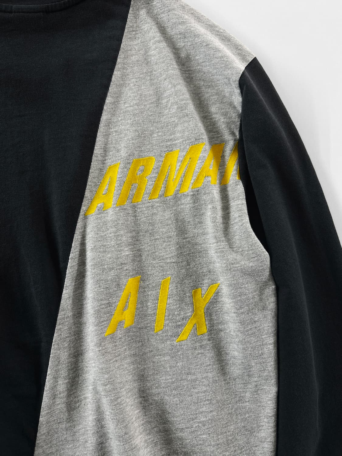 아르마니 익스체인지 컬러 블록 벨벳 로고 롱 슬리브 티 상품이미지6