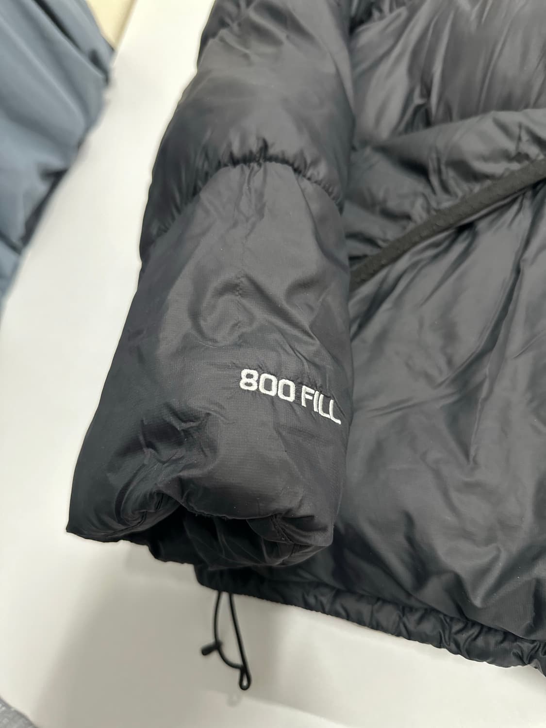 스투시 800필 블랙 패딩 XL 상품이미지2