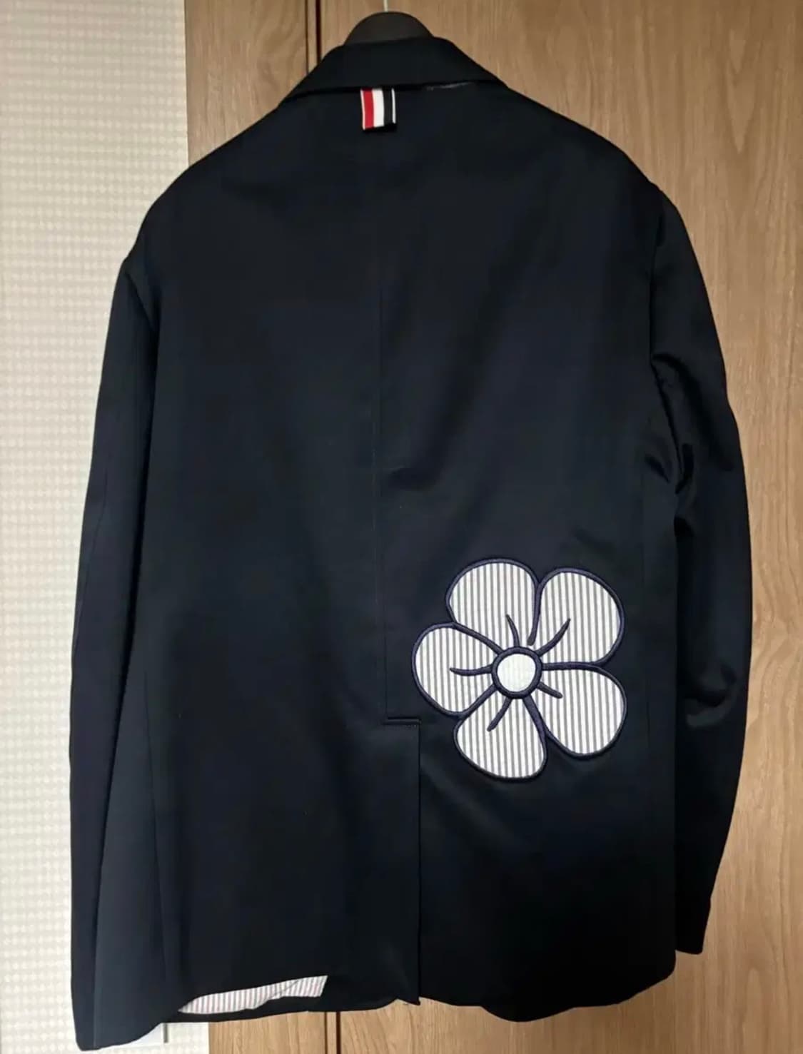 톰브라운 플라워 자수 자켓 상품이미지2