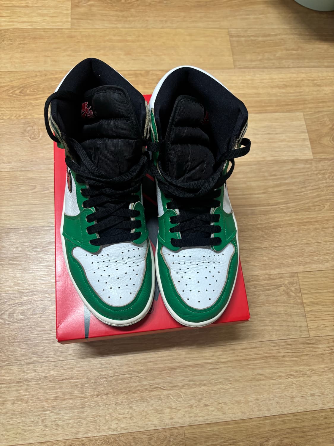 조던 1 하이 럭키그린 265 사이즈 판매합니다 상품이미지1