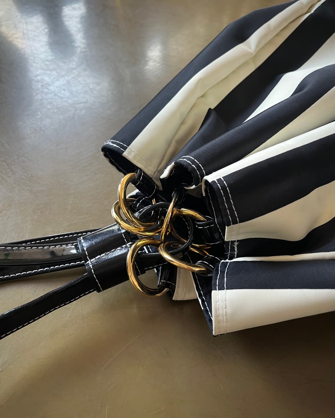 ViVi fleurs Stripe Bucket Duffle Bag 상품이미지8