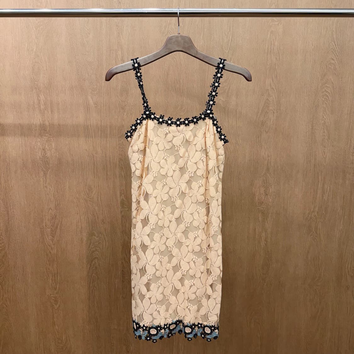 안나수이 슬리브리스 미니 원피스 플라워 레이스 디테일 베이지 핑크 상품이미지2