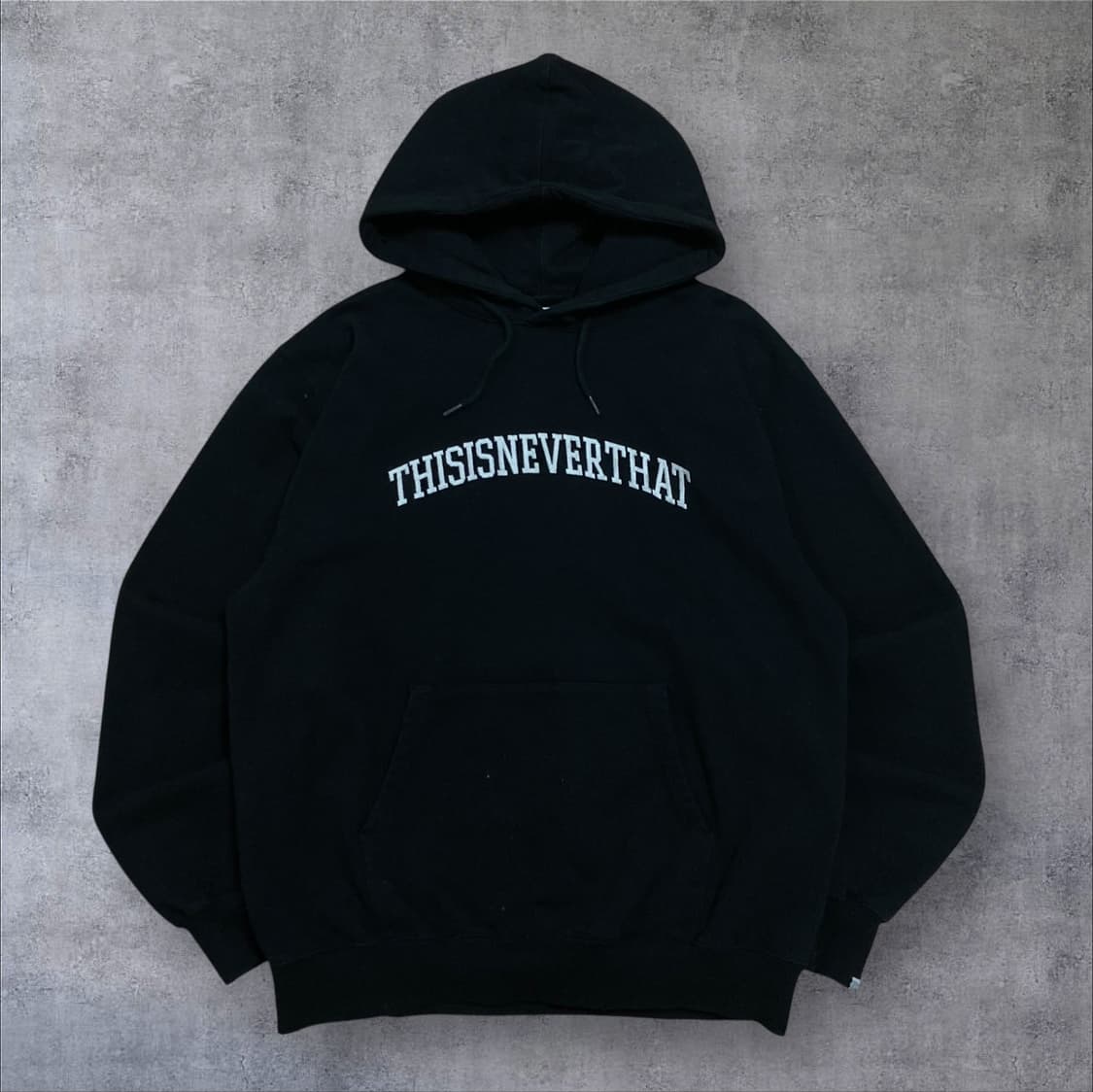 디스이즈네버댓 스펠아웃 로고 블랙 후드티 상품이미지1