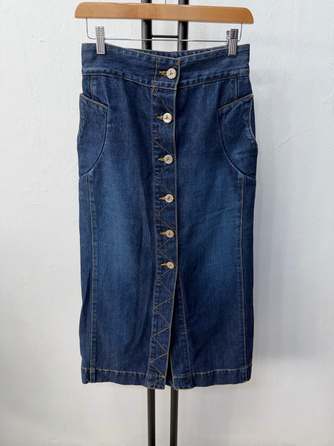 정품) 비비안웨스트우드 버튼 장식 데님 스커트 38(26) 상품이미지1