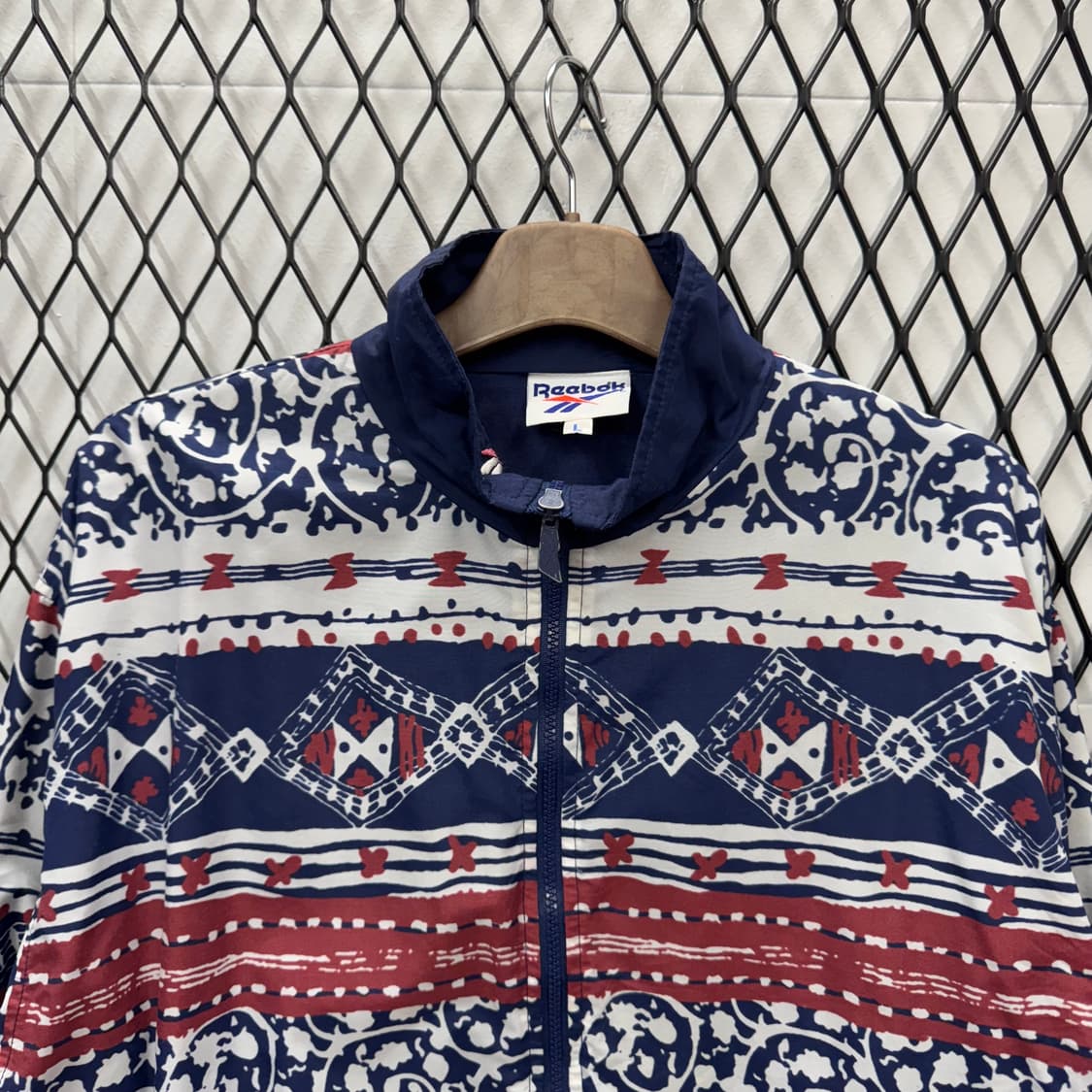 90s 리복 올드스쿨 바람막이 트라이벌 패턴 디테일 네이비 배색 상품이미지3
