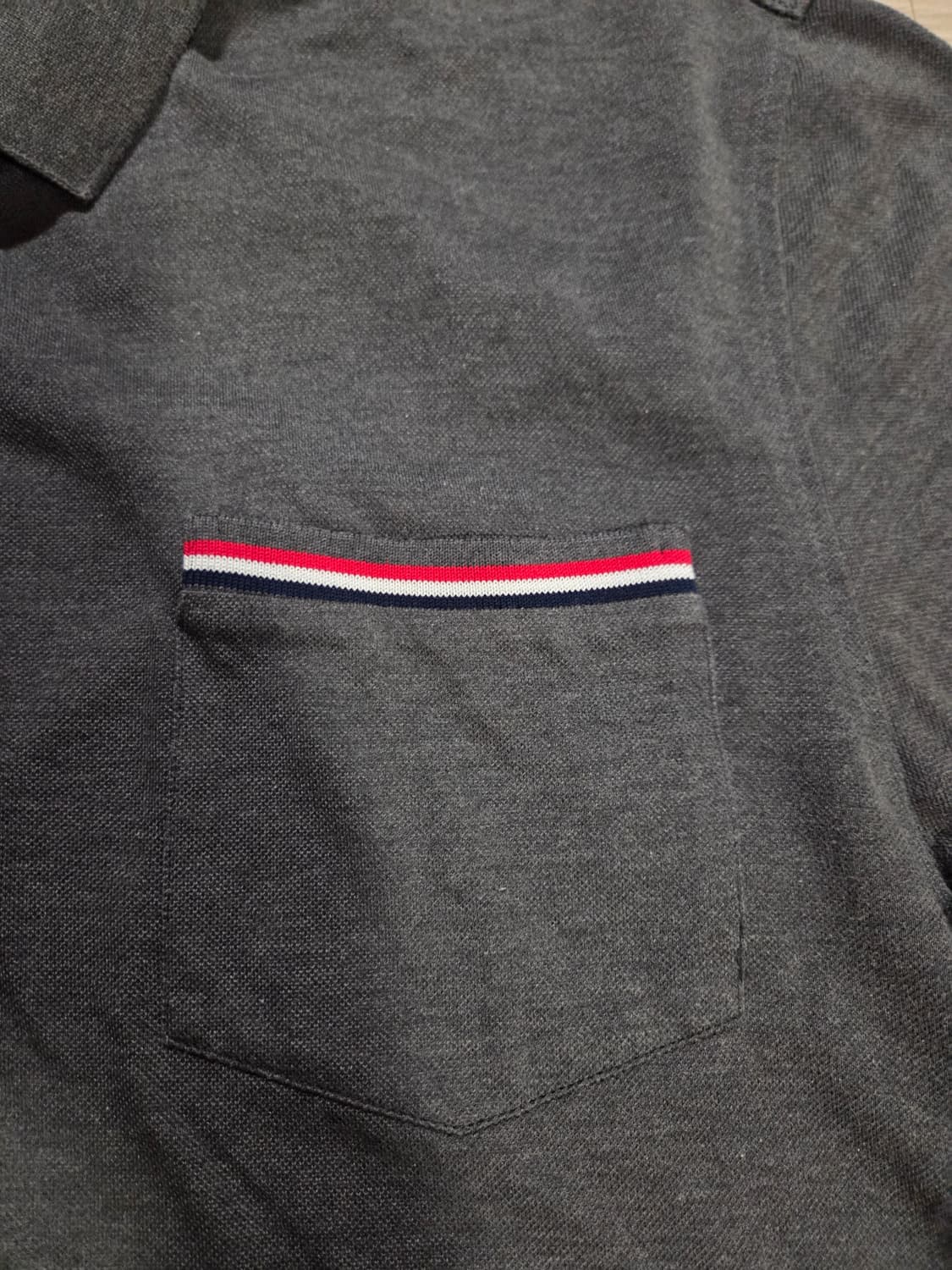 ​[Thom Browne] 톰브라운 다크 그레이 피케 폴로 셔츠 상품이미지5