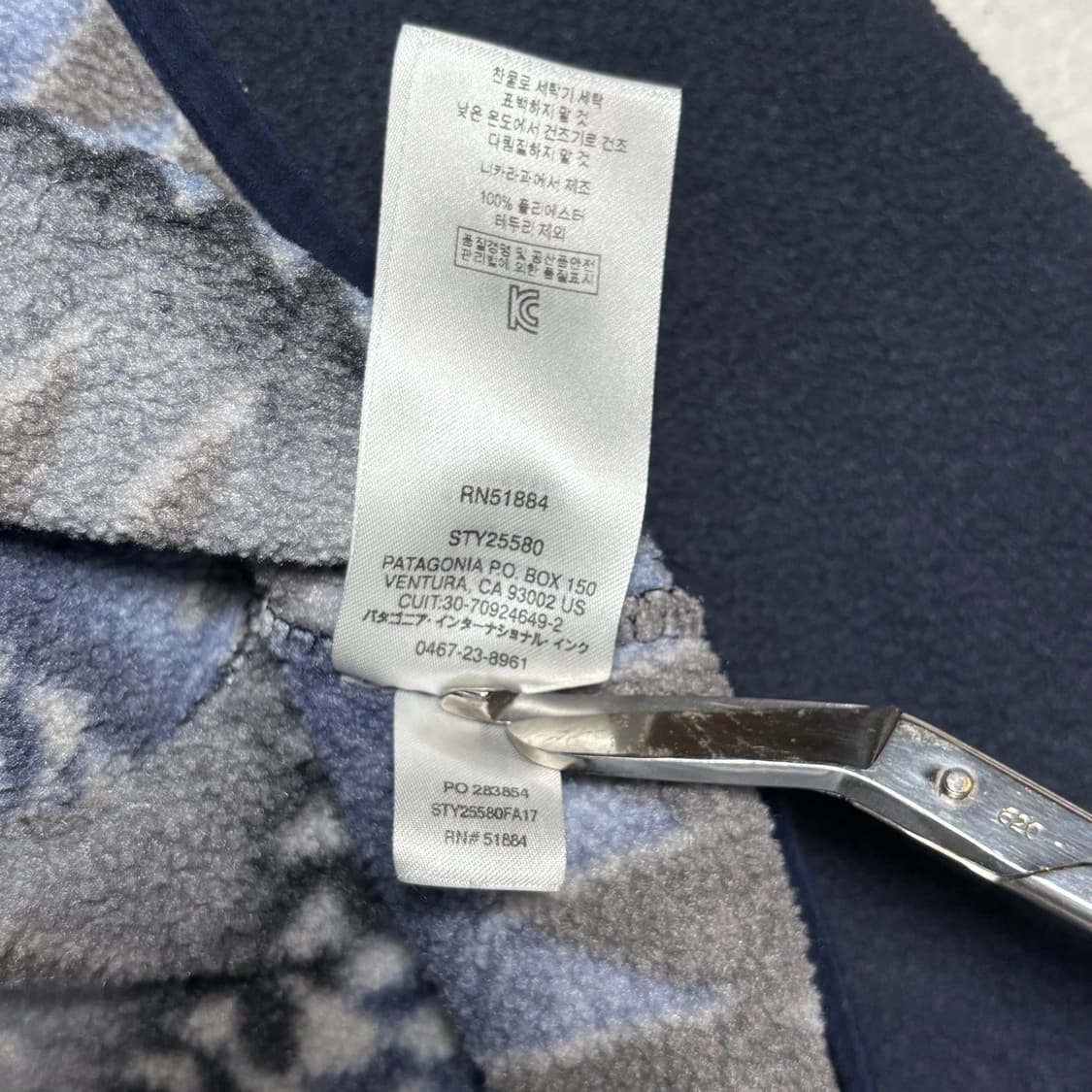 17FW 파타고니아 신칠라 스냅-T 네이비/블루 하프 아즈텍 패턴 상품이미지5
