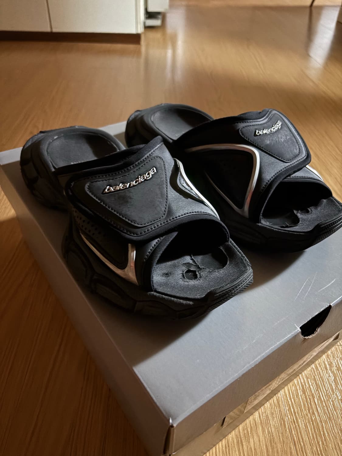 발렌시아가 3XL 슬라이드 샌들 슬리퍼 블랙 42 상품이미지2